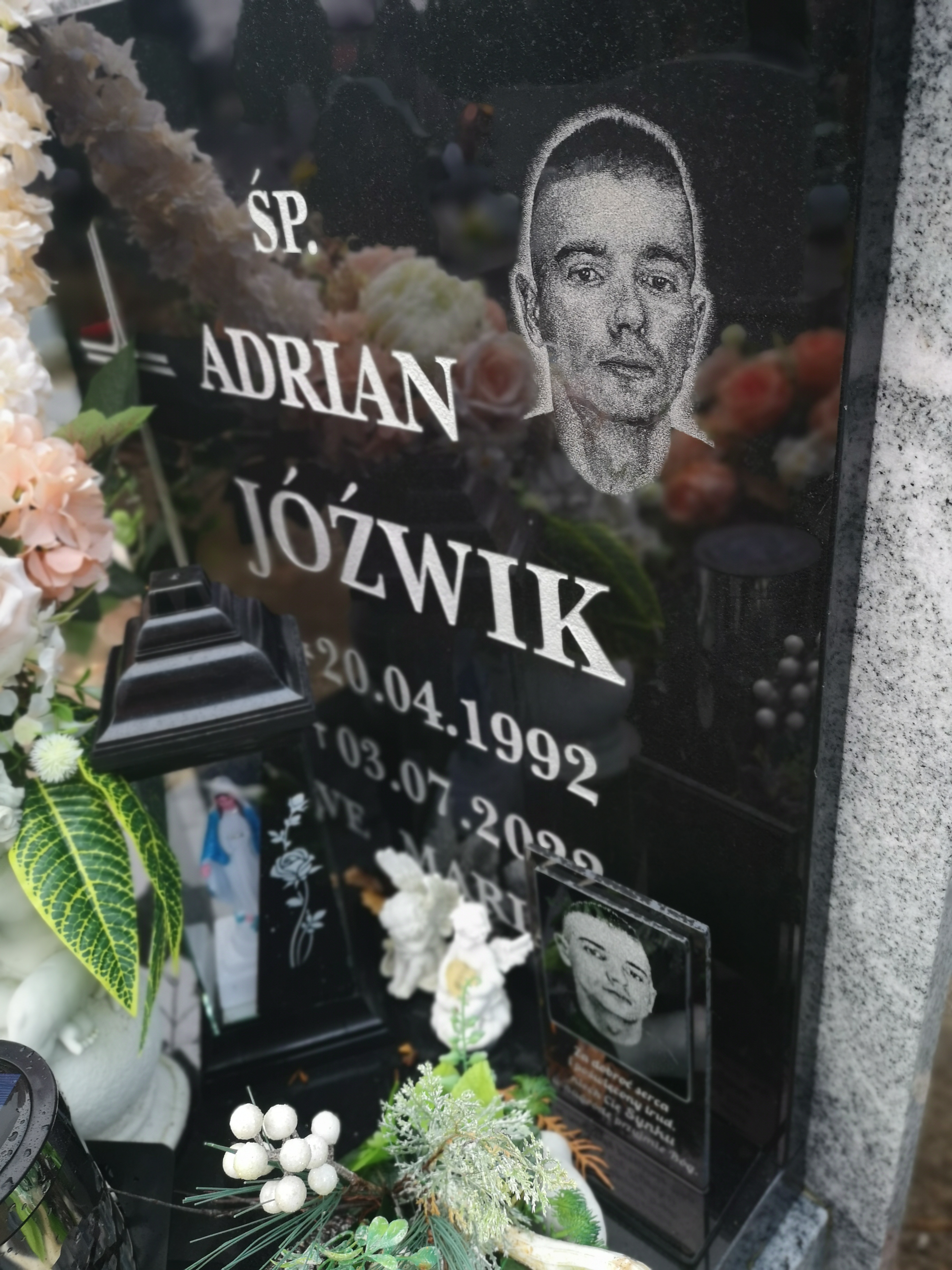 Adrian Jóźwik 1992 Łobez - Grobonet - Wyszukiwarka osób pochowanych